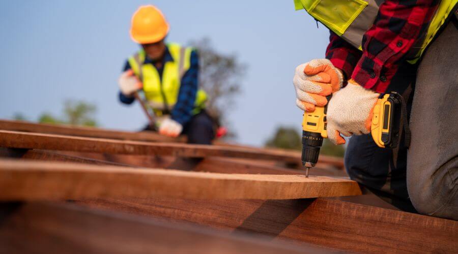 Professional gutter cleaning in Lowell, OR